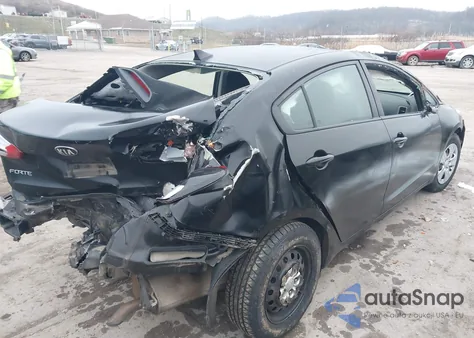 2017 Kia Forte Lx z USA, uszkodzony, nr VIN 3KPFK4A71HE087952